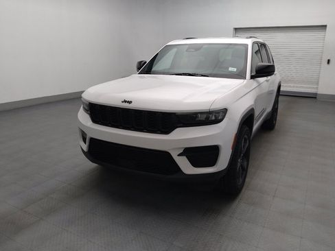 Used 2023 Jeep Grand Cherokee Altitude RWD image 15