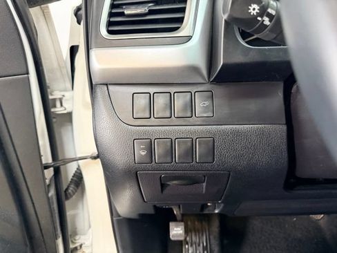 Used 2016 Toyota Highlander XLE AWD/4WD image 17