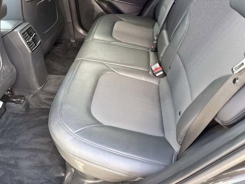 Used 2023 Kia Niro EX image 16