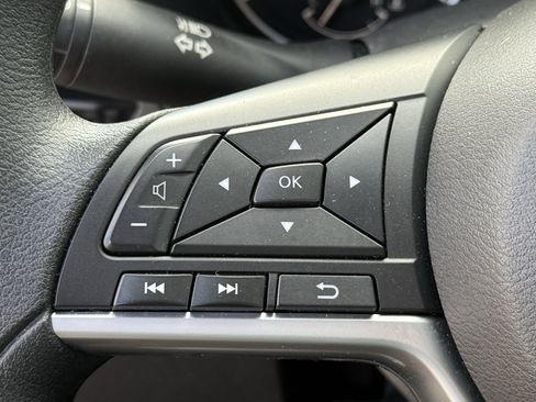 Used 2025 Nissan Altima 2.5 SV image 17