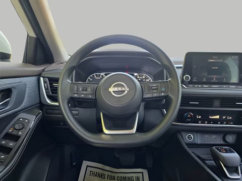 Used 2023 Nissan Rogue SV AWD/4WD image 17