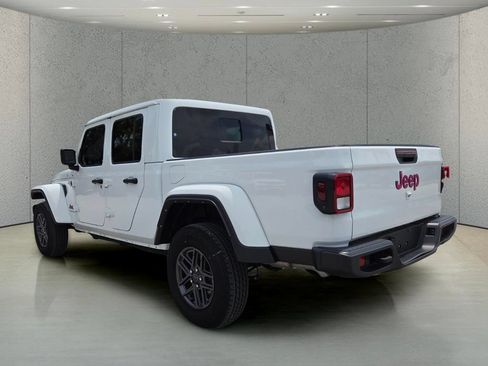 Used 2024 Jeep Gladiator Sport AWD/4WD image 7
