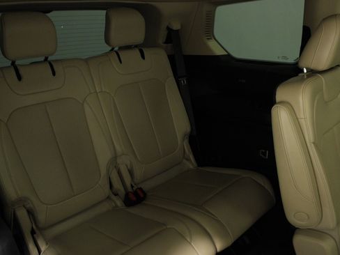 Used 2021 Jeep Grand Cherokee L Limited w/ Luxury Tech Group II image 17