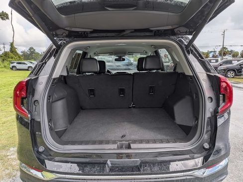 Used 2024 GMC Terrain SLT AWD/4WD image 12