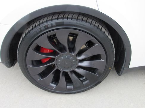 Used 2022 Tesla Model Y Performance image 29