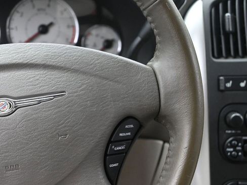 Used 2007 Chrysler Town & Country Touring w/ Luxury Group image 27