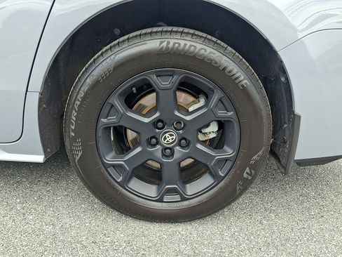 Used 2026 Toyota Sienna XLE Woodland Edition AWD/4WD image 8