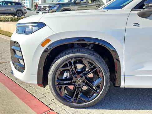 New 2025 Volkswagen Tiguan SE R-Line image 5