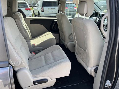 Used 2015 Dodge Grand Caravan SXT w/ UConnect Hands-Free Group FWD image 19