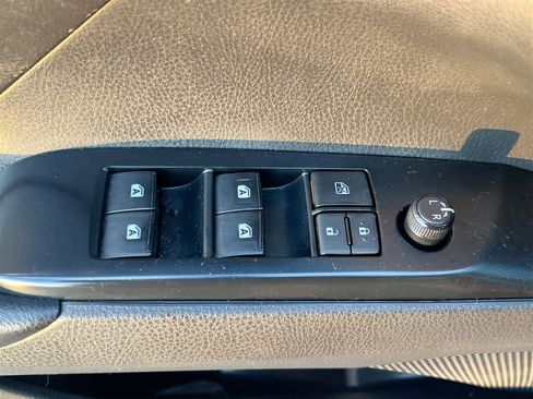 Used 2019 Toyota Camry SE image 17