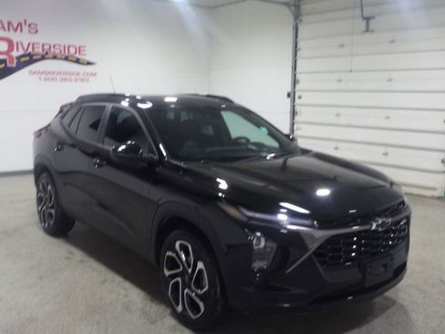 Used 2025 Chevrolet Trax RS w/ Sunroof Package image 5