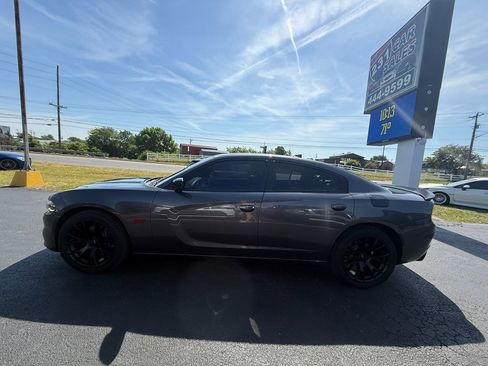 Used 2017 Dodge Charger R/T w/ Premium Group RWD image 7