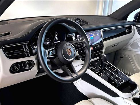 Used 2026 Porsche Macan AWD/4WD image 7