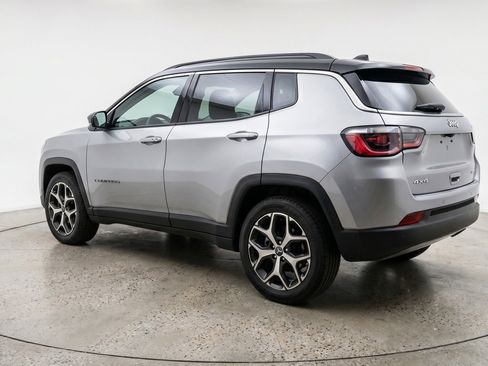 Used 2025 Jeep Compass Limited image 6