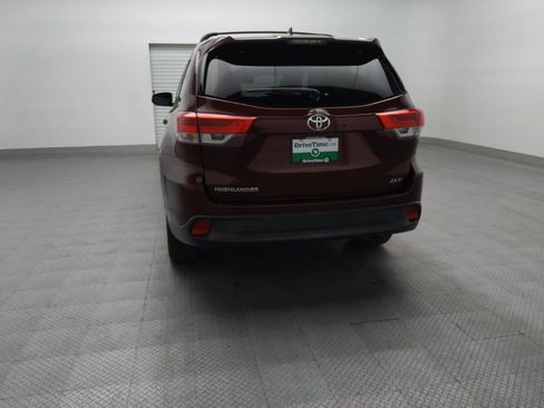 Used 2019 Toyota Highlander XLE FWD image 6
