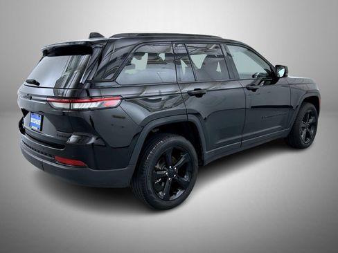Used 2023 Jeep Grand Cherokee Limited w/ Black Appearance Package AWD/4WD image 5