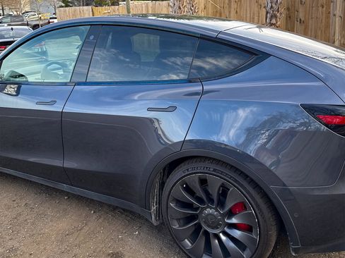 Used 2022 Tesla Model Y Performance image 7