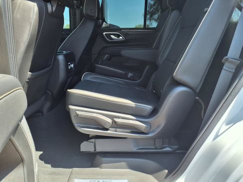 Used 2021 GMC Yukon SLT w/ SLT Premium Package AWD/4WD image 16