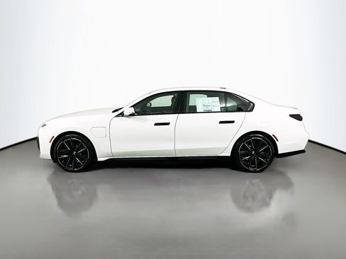 Used 2025 BMW 750e xDrive AWD/4WD image 8