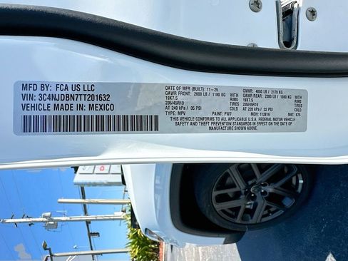 New 2026 Jeep Compass Latitude image 39