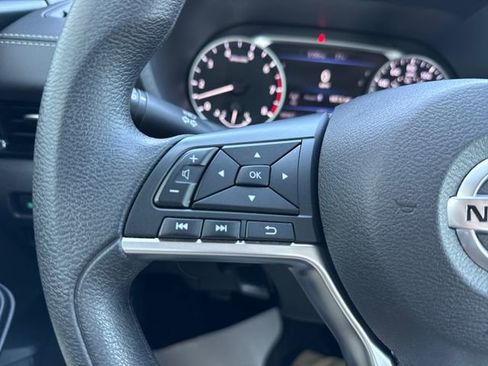 Used 2023 Nissan Sentra SV image 32