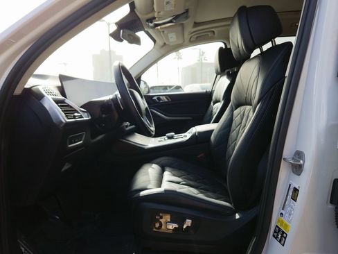 Used 2024 BMW X7 xDrive40i w/ Premium Package image 12