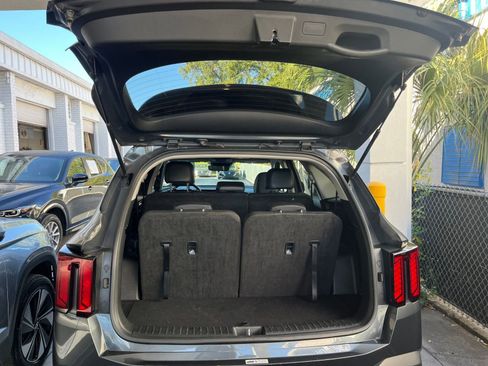 Used 2024 Kia Sorento S image 33