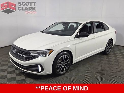 Used 2024 Volkswagen Jetta Sport image 3