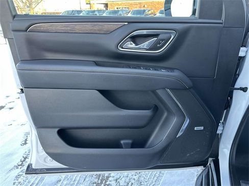 Used 2024 Chevrolet Suburban Premier w/ Premium Package image 15