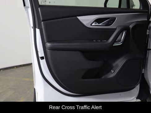 Used 2021 Chevrolet Blazer LT FWD image 19