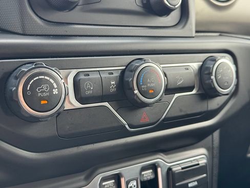 Used 2018 Jeep Wrangler Unlimited Sport S AWD/4WD image 28