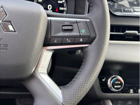Used 2025 Mitsubishi Outlander SE Tech Package image 17