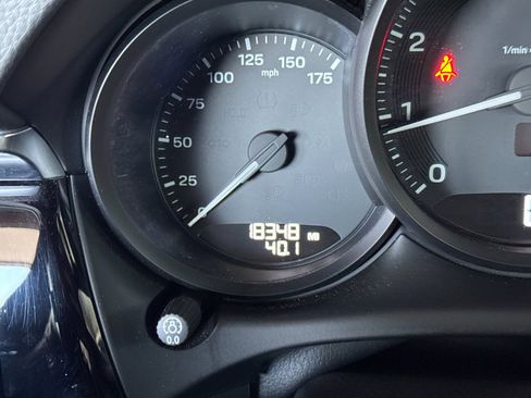 Used 2024 Porsche Macan image 26