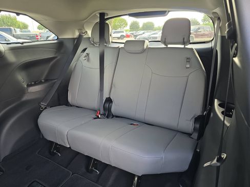 New 2026 Toyota Sienna XLE FWD image 32