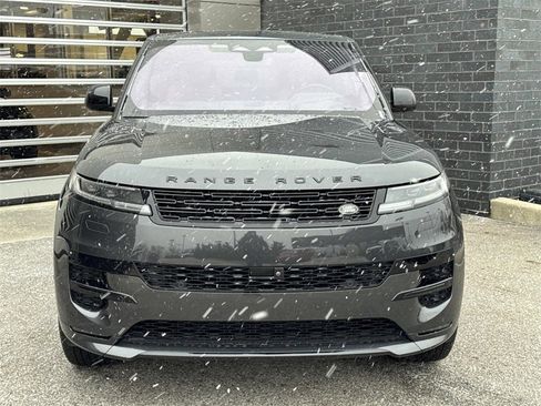 Used 2023 Land Rover Range Rover Sport SE Dynamic image 2