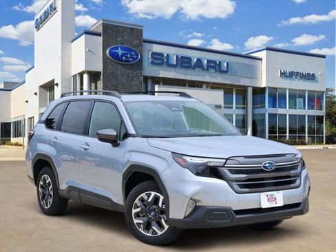 Certified 2025 Subaru Forester Premium AWD/4WD image 1