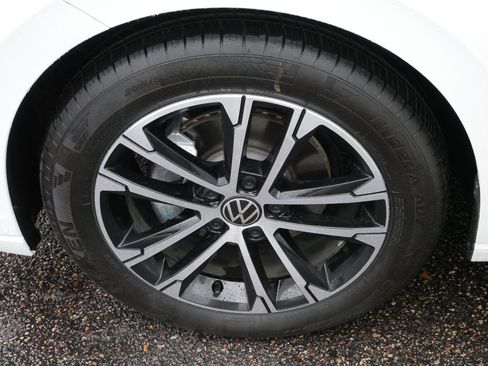 Certified 2025 Volkswagen Jetta Sport image 15