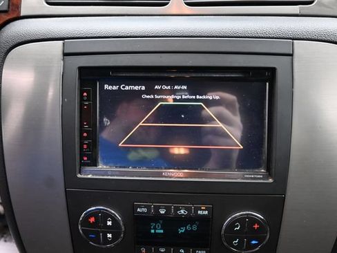 Used 2014 GMC Yukon SLT w/ SLT-2 Equipment Package AWD/4WD image 19