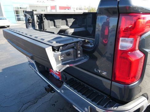 Certified 2022 Chevrolet Silverado 1500 LTZ w/ LTZ Convenience Package II image 18