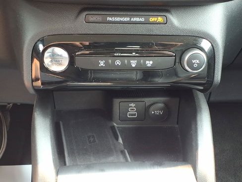 Used 2025 Ford Escape Platinum AWD/4WD image 18
