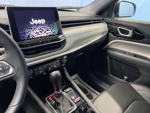 Certified 2024 Jeep Compass Limited image 14