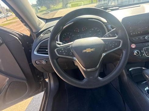 Used 2025 Chevrolet Malibu LT FWD image 13