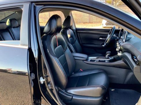 Used 2024 Nissan Sentra SR w/ SR Premium Package image 9