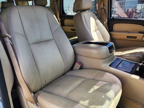 Used 2008 GMC Yukon Denali AWD/4WD image 9