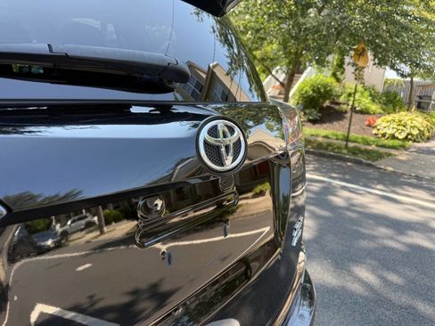 Used 2017 Toyota RAV4 XLE image 8