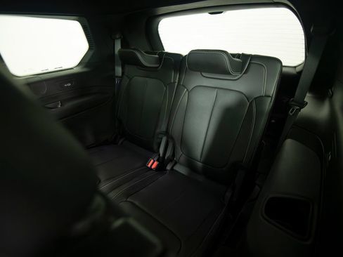 Used 2022 Jeep Grand Cherokee L Overland w/ Luxury Tech Group IV AWD/4WD image 40