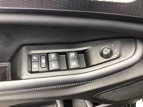 Certified 2025 Jeep Grand Cherokee Altitude AWD/4WD image 10