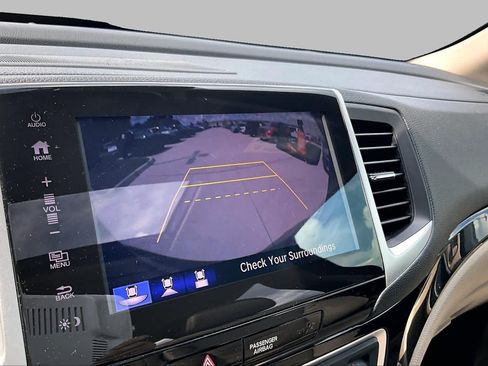 Used 2018 Honda Pilot Touring image 25