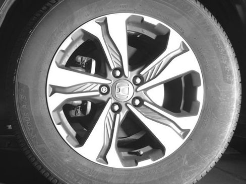 Used 2018 Honda CR-V LX image 9