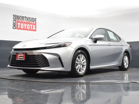 Used 2025 Toyota Camry LE image 31